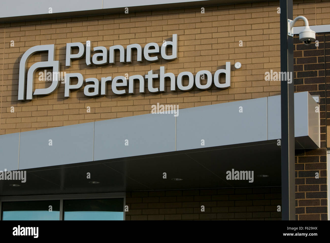 Un logo segno esterno di una Planned Parenthood clinica medica a San Paolo, Minnesota il 25 ottobre 2015. Foto Stock