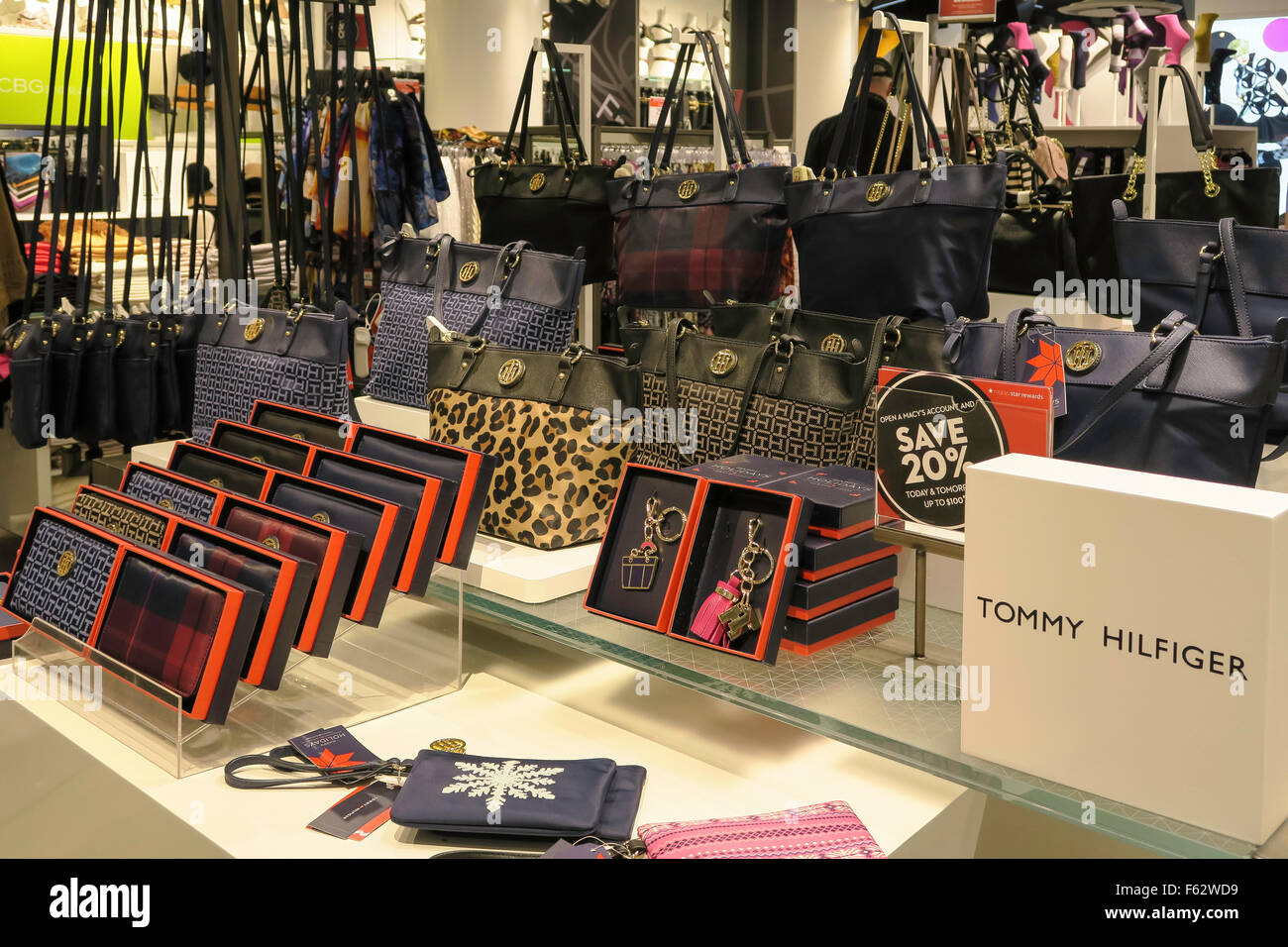 Uno di seguito in magazzini Macy's Herald Square, NYC Foto Stock