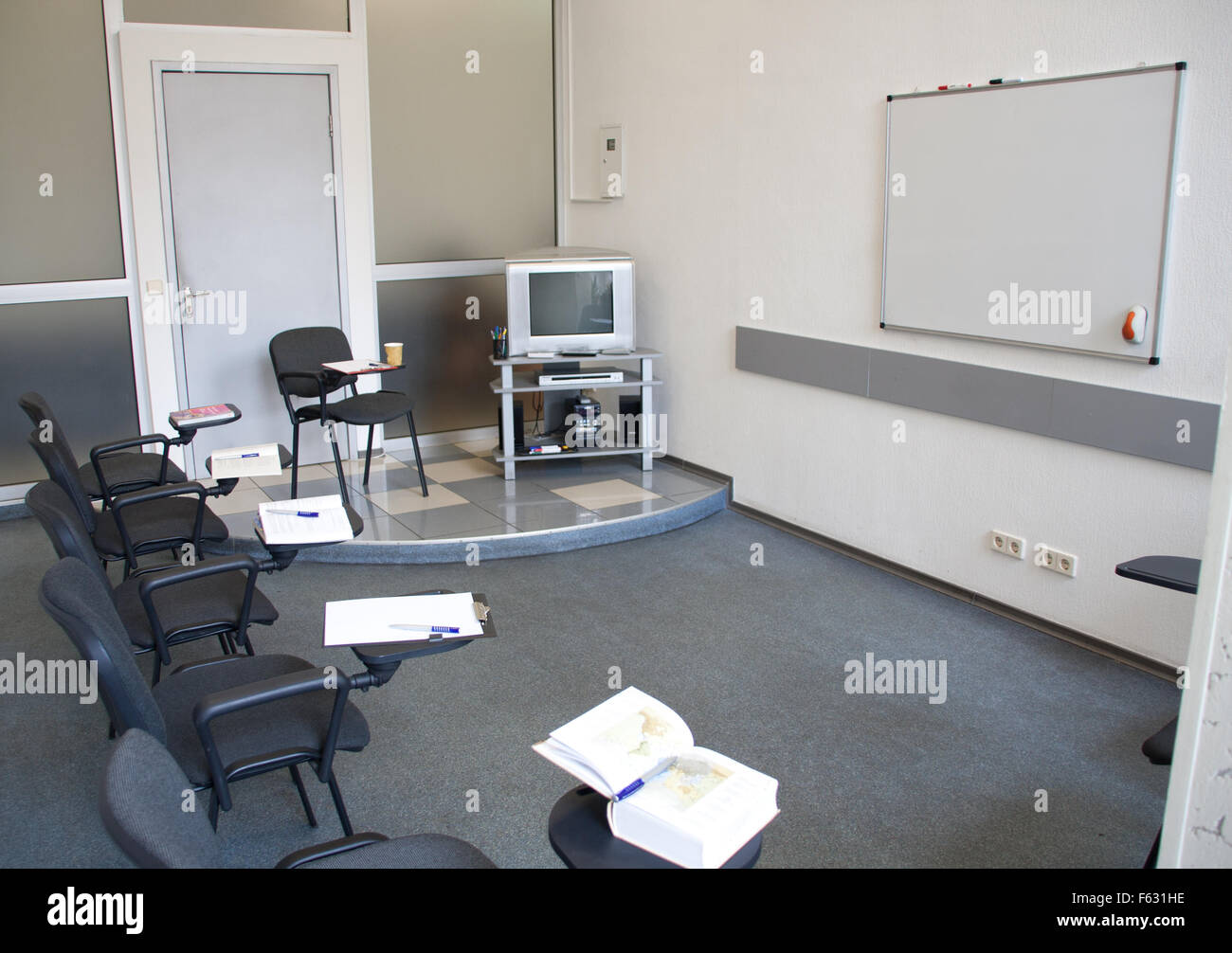 Auditorium vuota. Fila di sedili Foto Stock