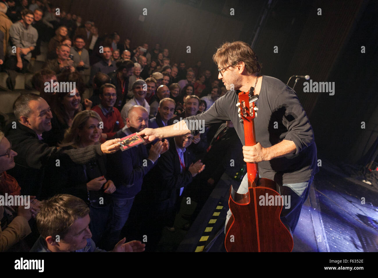 Al Di Meola un acclamato American jazz fusion chitarrista esibirsi sul palco del XIX Jazz Fest Sarajevo Foto Stock