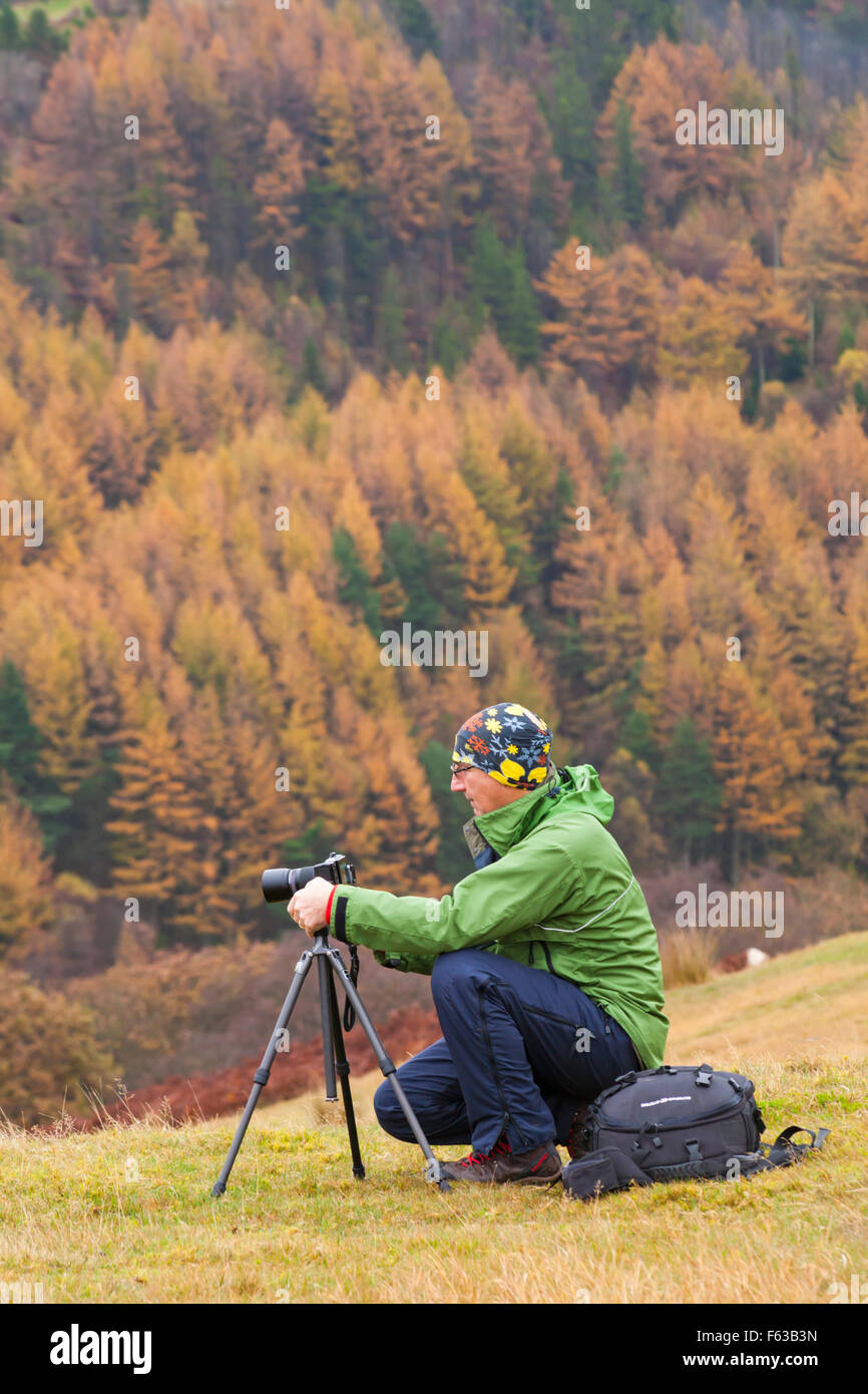 Fotografo a Llyn Brianne Reservoir, il Galles Centrale Foto Stock