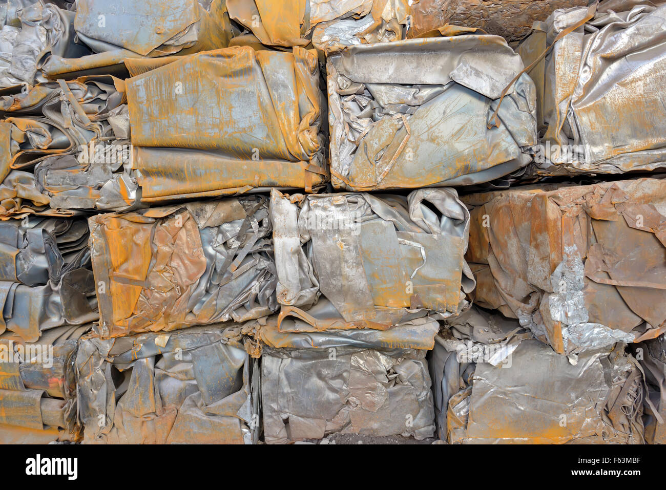 Pacchetti compressi blocchi di rottami di metallo Foto Stock