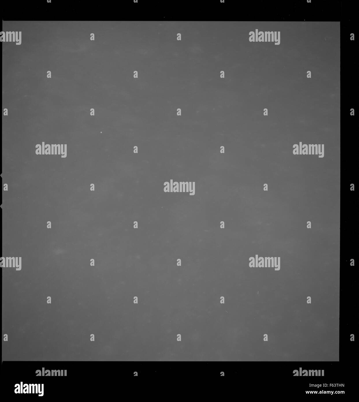 L'archivio fotografico dell'Apollo 8 presenta le immagini inedite della storica missione Apollo 8, il primo volo con equipaggio in orbita attorno alla Luna. Gli astronauti Frank Borman, James Lovell e William Anders hanno scattato foto iconiche come Earthrise e vedute orbitali lunari, fornendo momenti cruciali nella storia dell'esplorazione spaziale. Foto Stock