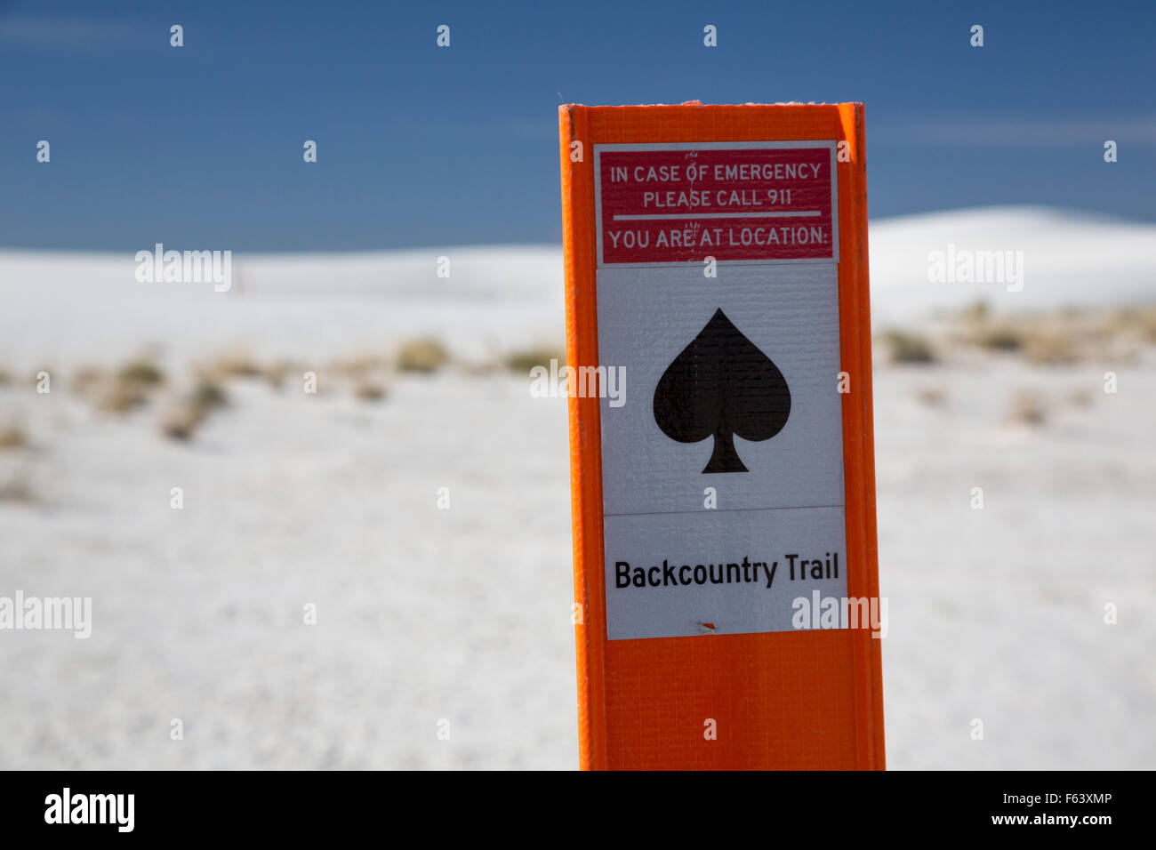 Alamogordo, New Mexico - un sentiero escursionistico marcatore in White Sands National Monument. Foto Stock