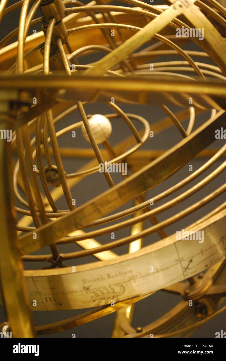 Close-up di sfera armillare presso il Museo di Storia della Scienza di Oxford, England, Regno Unito Foto Stock