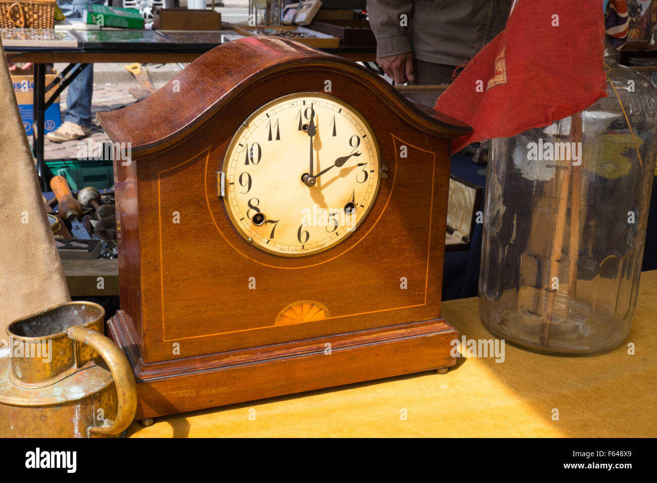 Mantello orologio - Mercato delle pulci trovare Foto Stock