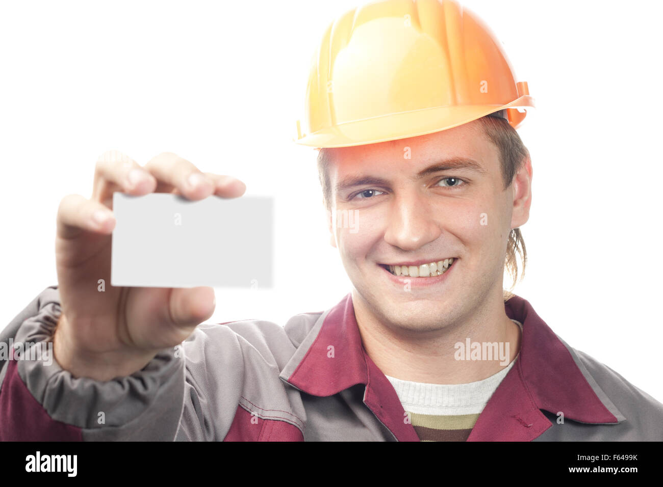 Sorridente builder con blank business card isolato su bianco Foto Stock
