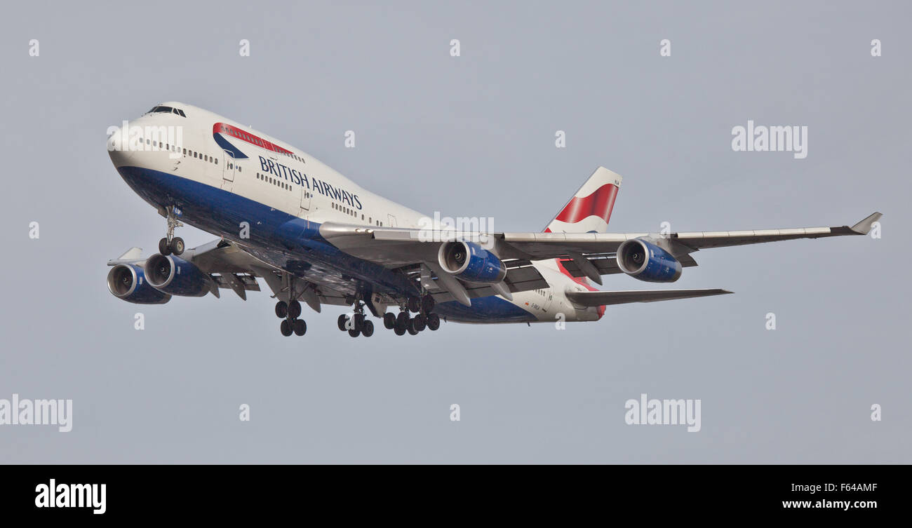 British Airways Boeing 747 G- BNLW arrivando all aeroporto di Heathrow LHR Foto Stock