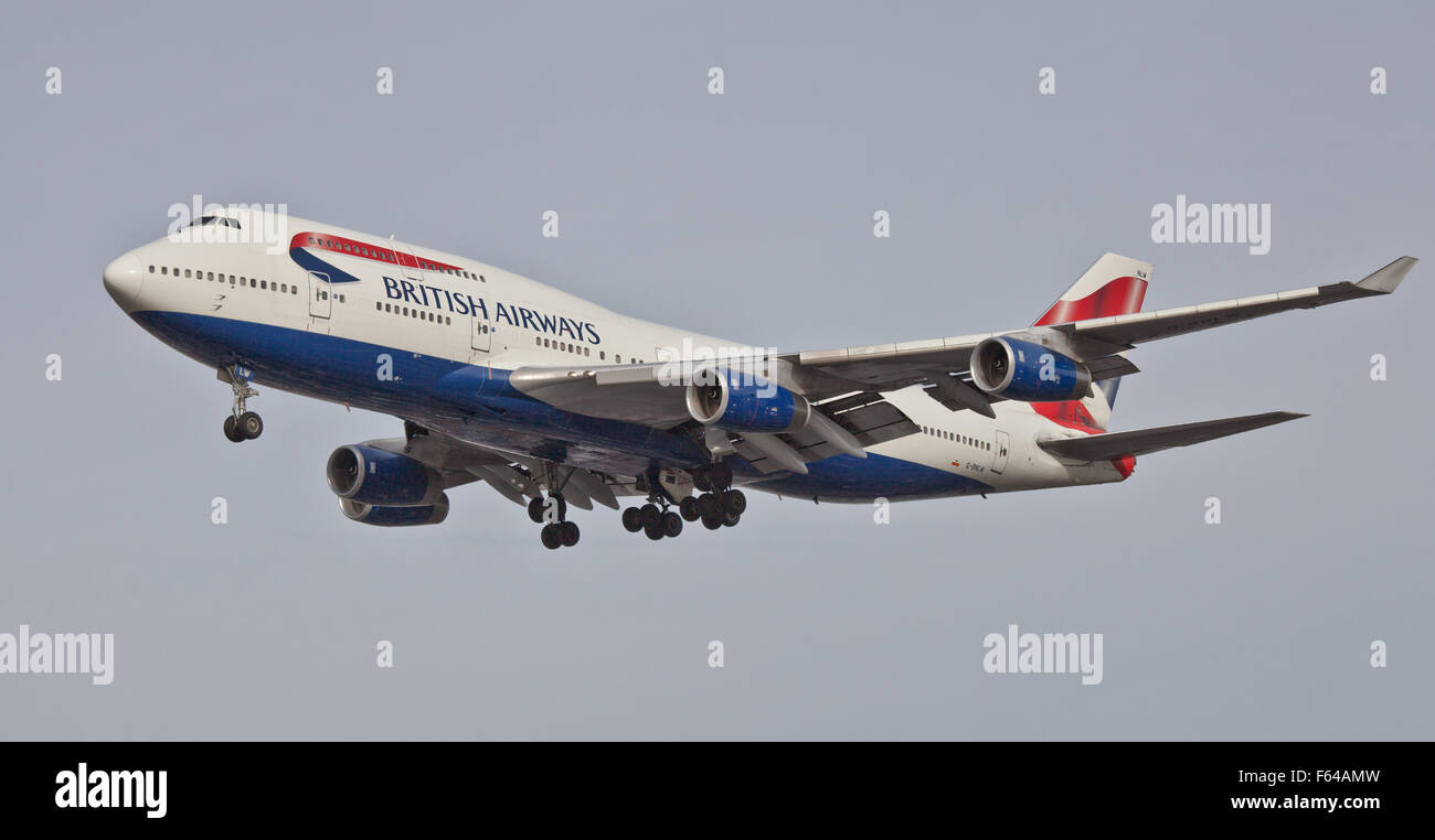 British Airways Boeing 747 G- BNLW arrivando all aeroporto di Heathrow LHR Foto Stock