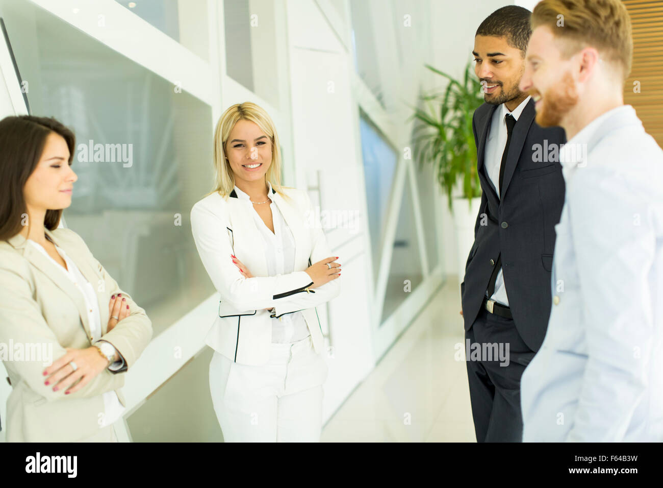 I giovani in ufficio Foto Stock