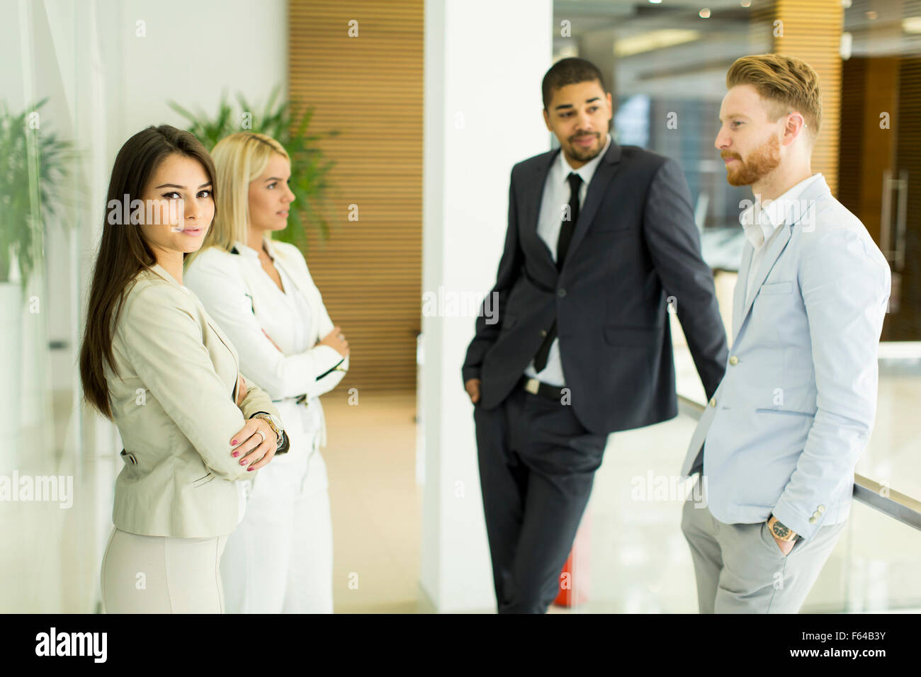 I giovani in ufficio Foto Stock