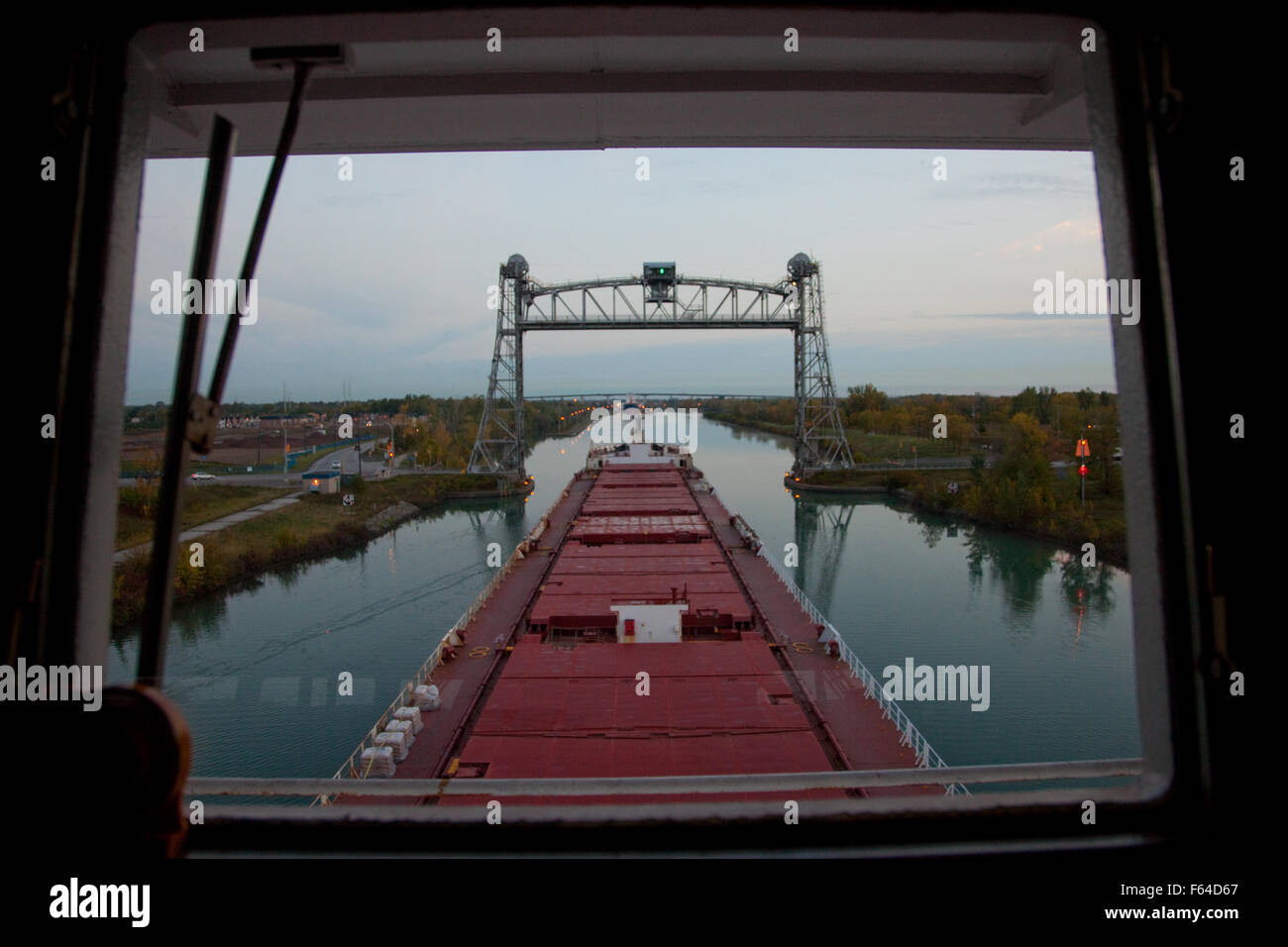 Su una nave Laker sui grandi laghi di notte vista ponte voce sotto il ponte levatoio Foto Stock