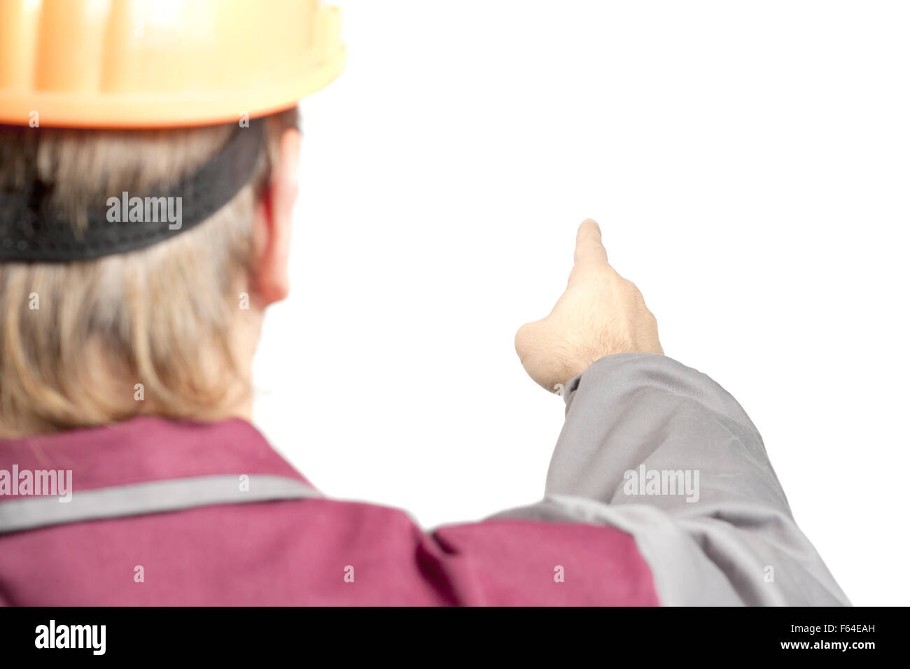 Lavoratore nel casco direzione di puntamento con il suo dito Foto Stock