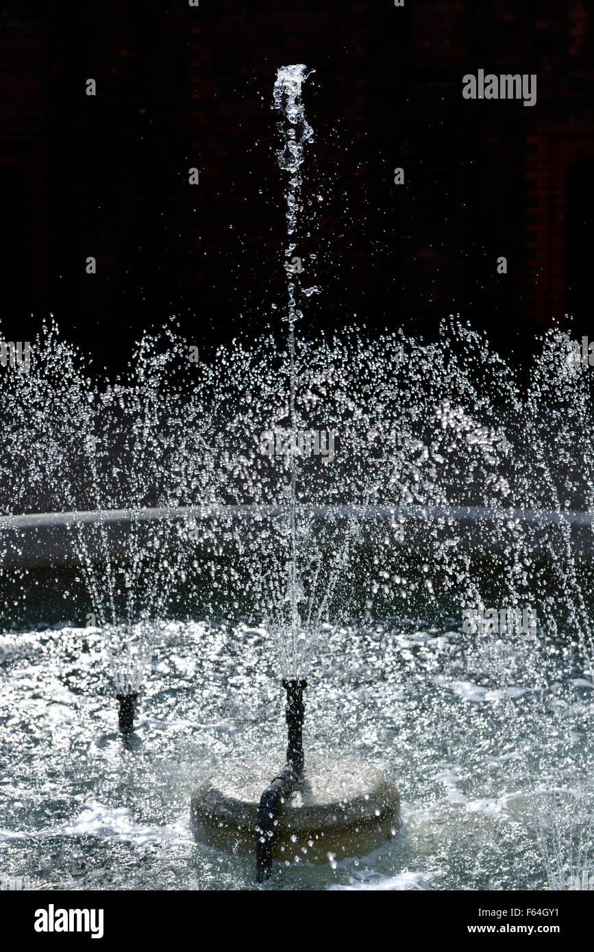 Fontana di acqua Fulham Palace London Borough di Hammersmith e Fulham Inghilterra Gran Bretagna REGNO UNITO Foto Stock