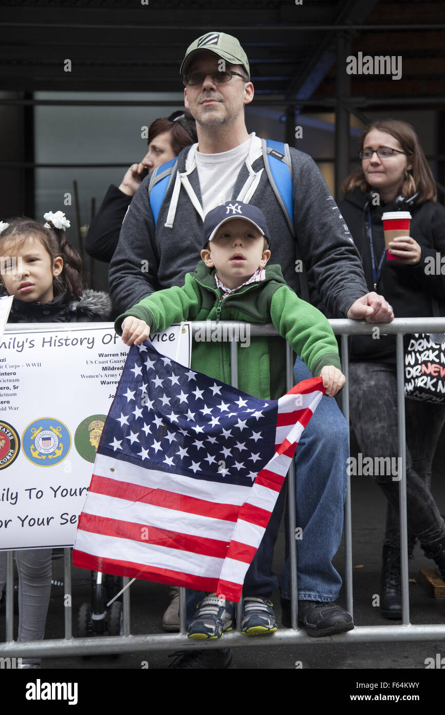 New York, Stati Uniti d'America. Xi Nov, 2015. Reduci dal e in rappresentanza di tutte le guerre con noi il coinvolgimento in marzo il veterano del giorno Parade di New York City. Credito: David Grossman/Alamy Live News Foto Stock