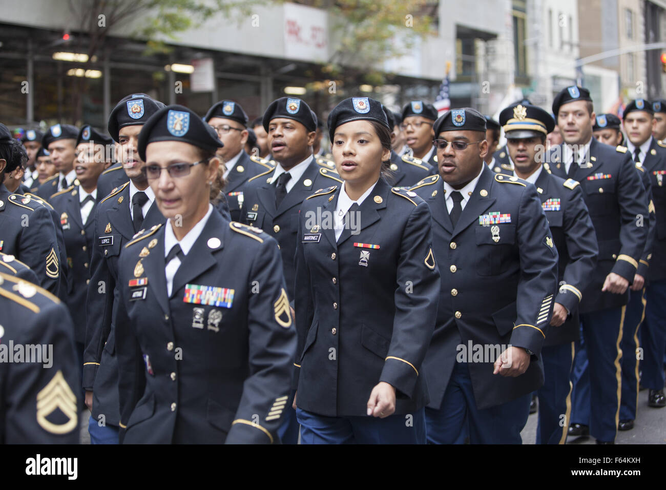 New York, Stati Uniti d'America. Xi Nov, 2015. Reduci dal e in rappresentanza di tutte le guerre con noi il coinvolgimento in marzo il veterano del giorno Parade di New York City. Credito: David Grossman/Alamy Live News Foto Stock
