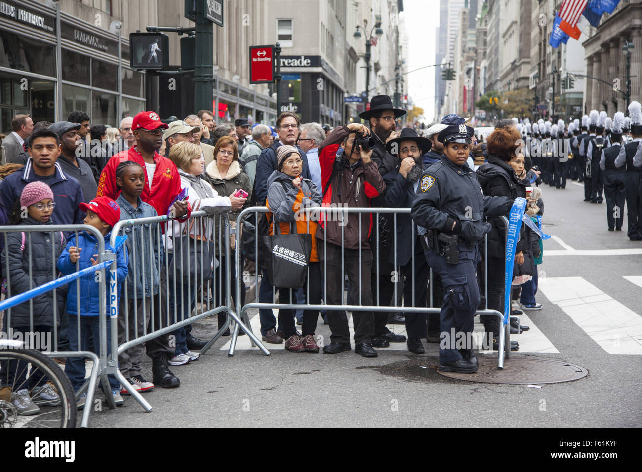 New York, Stati Uniti d'America. Xi Nov, 2015. Reduci dal e in rappresentanza di tutte le guerre con noi il coinvolgimento in marzo il veterano del giorno Parade di New York City. Credito: David Grossman/Alamy Live News Foto Stock