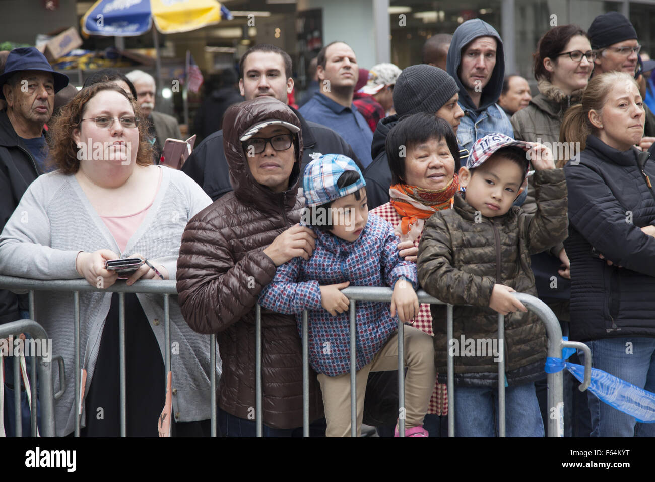 New York, Stati Uniti d'America. Xi Nov, 2015. Reduci dal e in rappresentanza di tutte le guerre con noi il coinvolgimento in marzo il veterano del giorno Parade di New York City. Credito: David Grossman/Alamy Live News Foto Stock