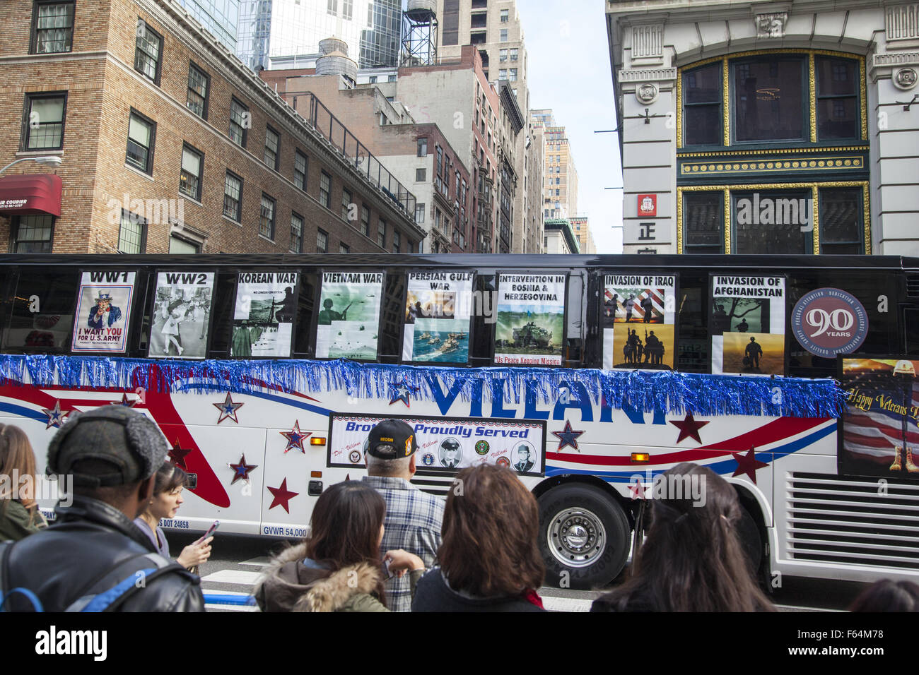 New York, Stati Uniti d'America. Xi Nov, 2015. Reduci dal e in rappresentanza di tutte le guerre con noi il coinvolgimento in marzo il veterano del giorno Parade di New York City. Credito: David Grossman/Alamy Live News Foto Stock