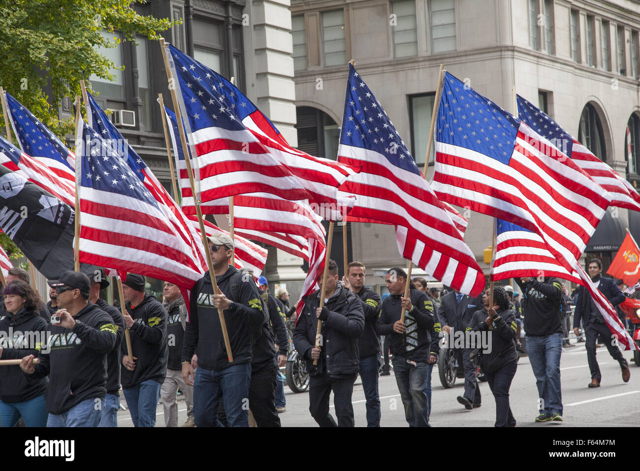 New York, Stati Uniti d'America. Xi Nov, 2015. Reduci dal e in rappresentanza di tutte le guerre con noi il coinvolgimento in marzo il veterano del giorno Parade di New York City. Credito: David Grossman/Alamy Live News Foto Stock