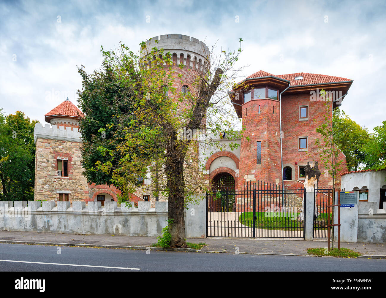 Bucarest, Romania - 17 ottobre 2015: Il Castello di Vlad l'Impalatore di Bucarest nel Parco Carol è una replica di Poenari per Foto Stock