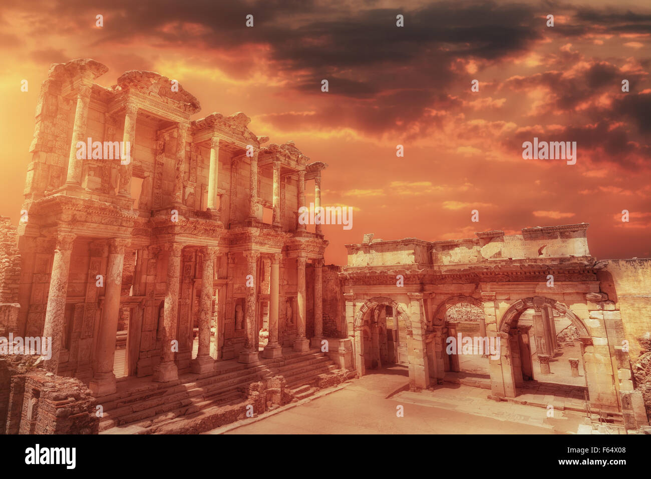Biblioteca di Celso a Efeso al tramonto, Turchia Foto Stock
