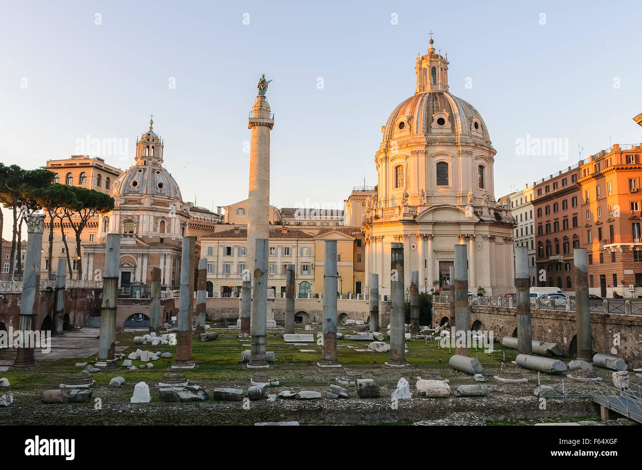 Basilica Ulpia E La Colonna Traiana Nel Foro Di Traiano Resti All alba 
