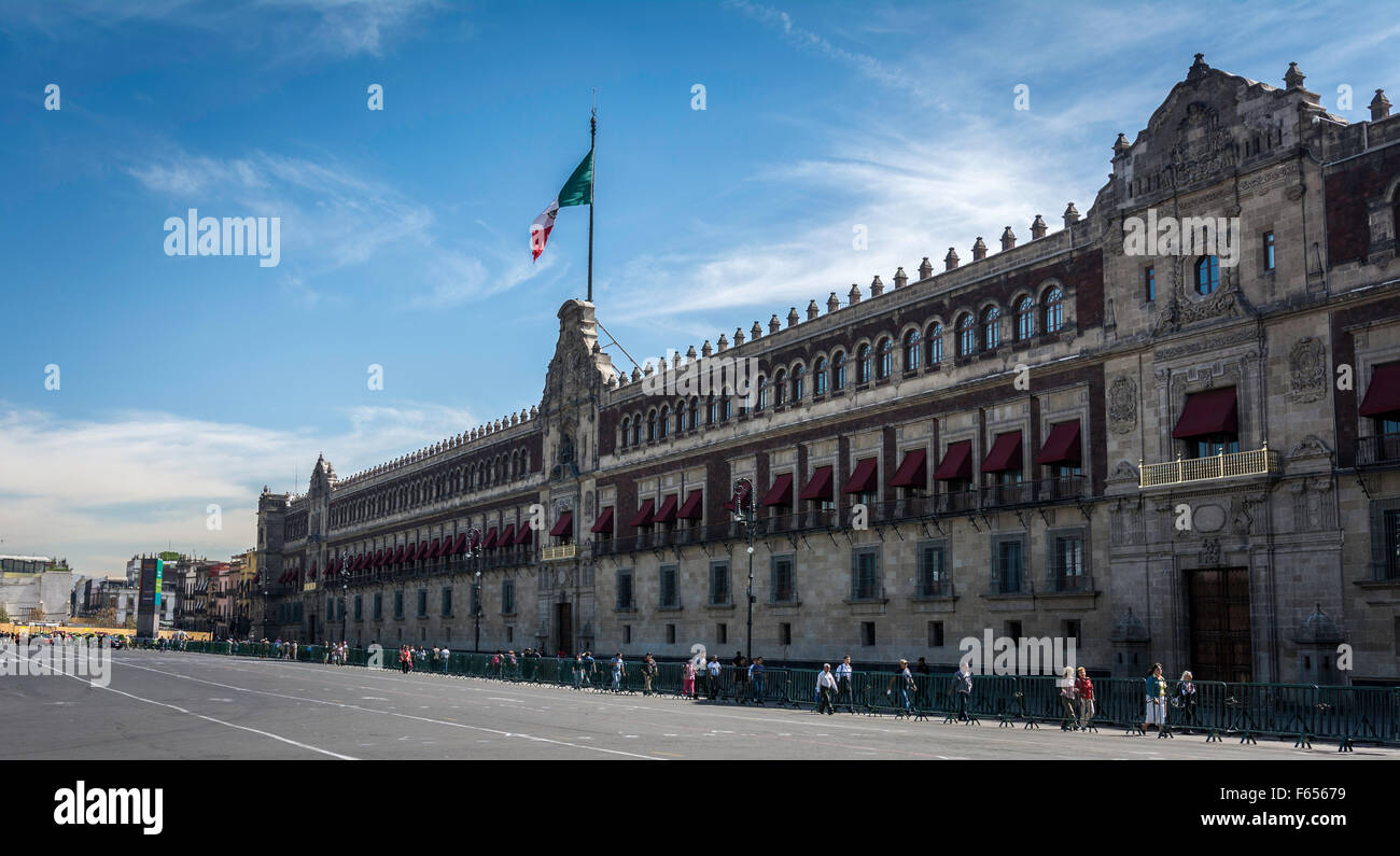 Il palazzo nazionale a Città del Messico il Zocalo. (Palacio Nacional) Foto Stock