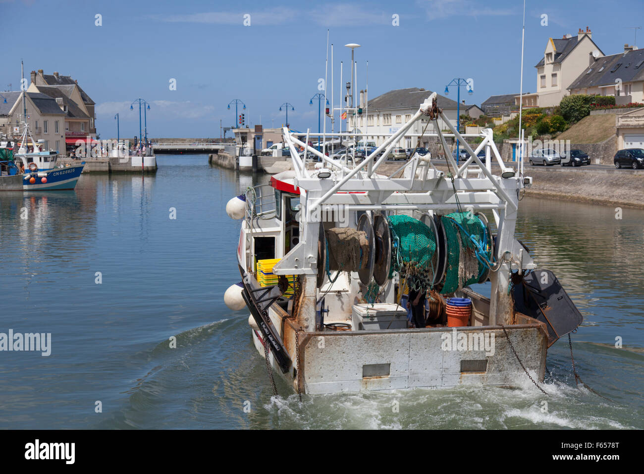 Il villaggio di pescatori di Port en bessin in Normandia Foto Stock