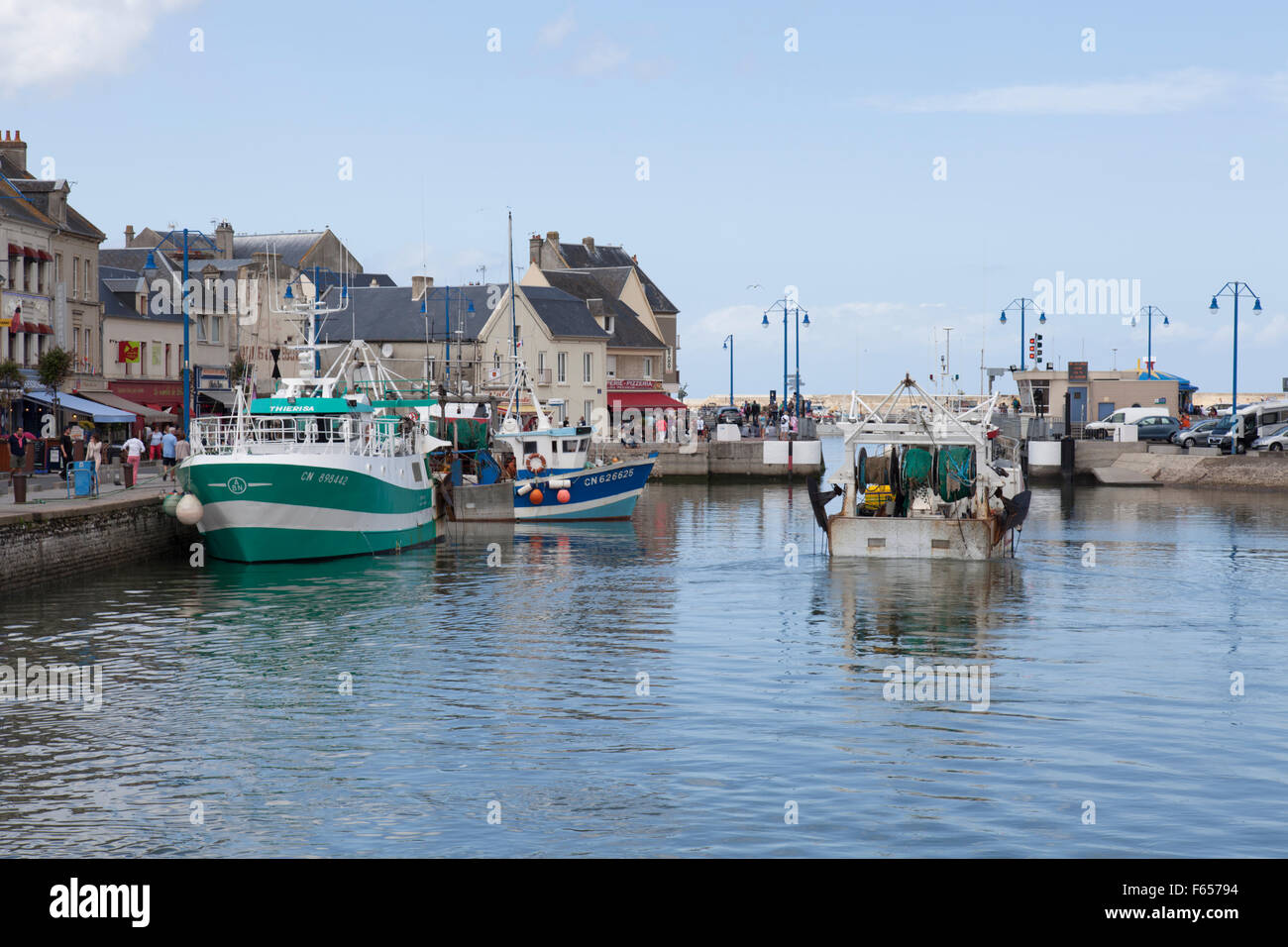 Il villaggio di pescatori di Port en bessin in Normandia Foto Stock