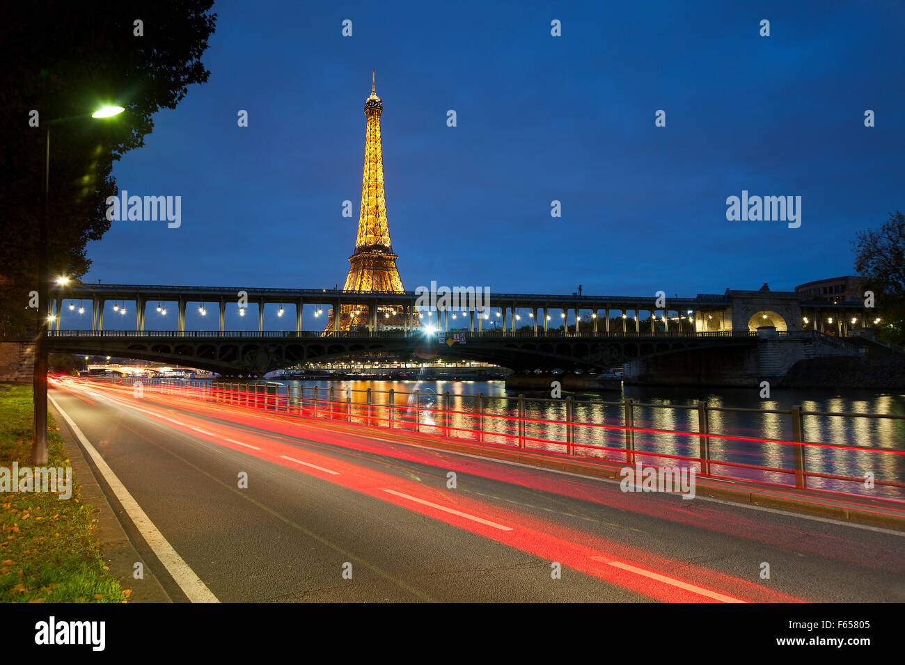 Senna e dalla Torre Eiffel, Parigi, Ile-de-France, Francia Foto Stock