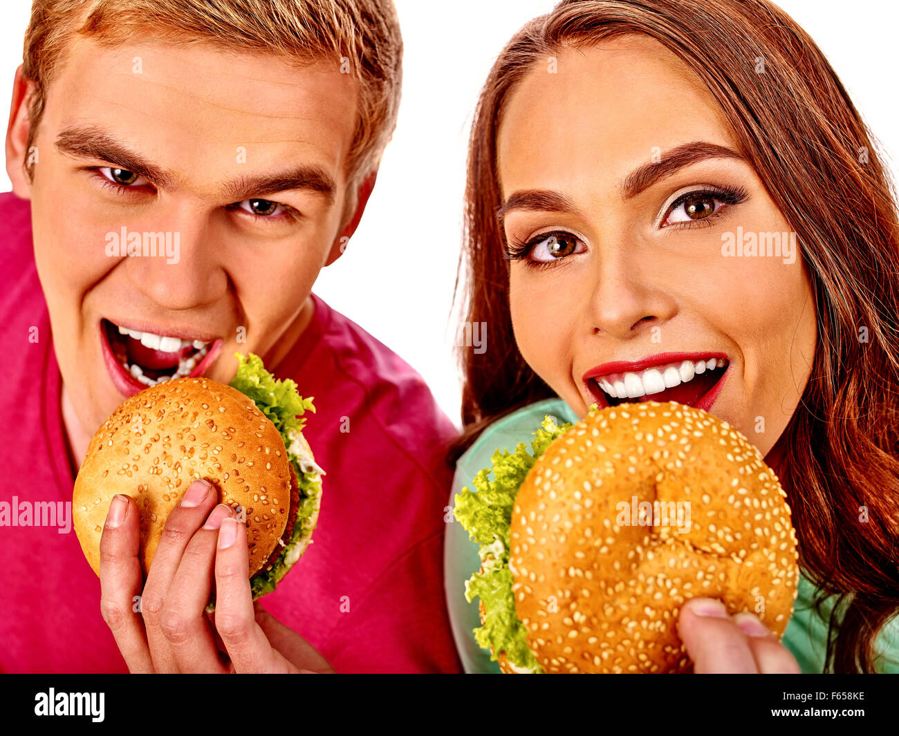 L uomo e la donna a mangiare grandi sandwich. Isolato. Foto Stock