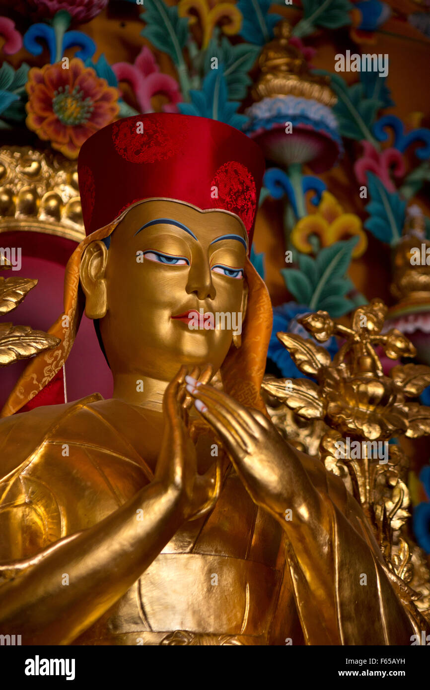 India, Himachal Pradesh, Spiti, Kaza, Monastero Sakya interno, buddha dorato Foto Stock