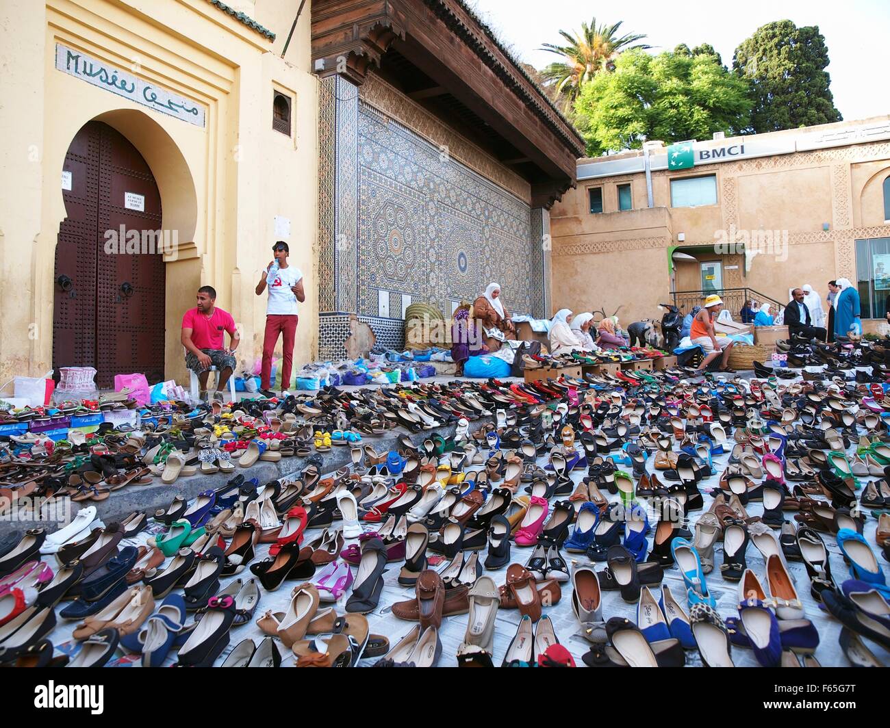Babusch colorati - pantofole in pelle - in vendita nella Medina di Menès (Marocco). Qui una selezione di pantofole, realizzate principalmente in Foto Stock