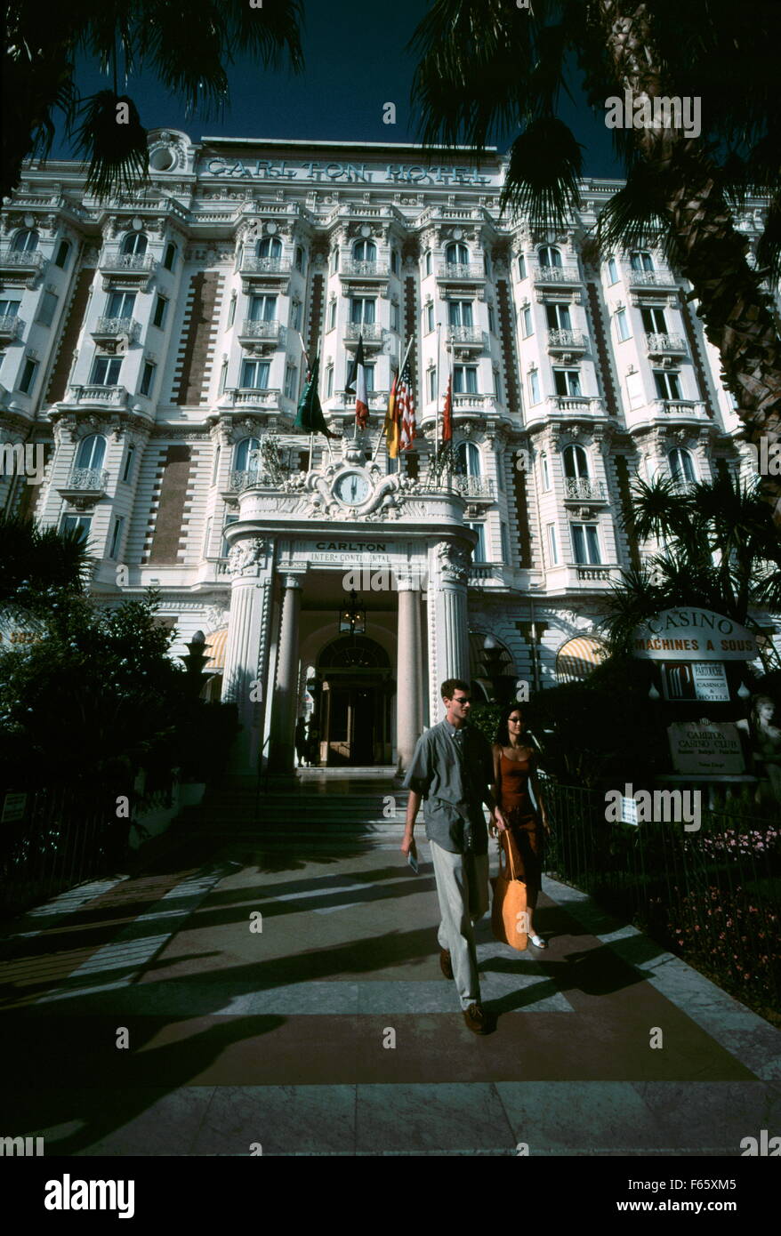 AJAXNETPHOTO. CANNES, Francia. - COTE D'AZUR RESORT HOTEL - Facciata del Carlton Inter Continental Hotel vicino a La Croisette. Foto:JONATHAN EASTLAND/AJAX REF:00003 Foto Stock