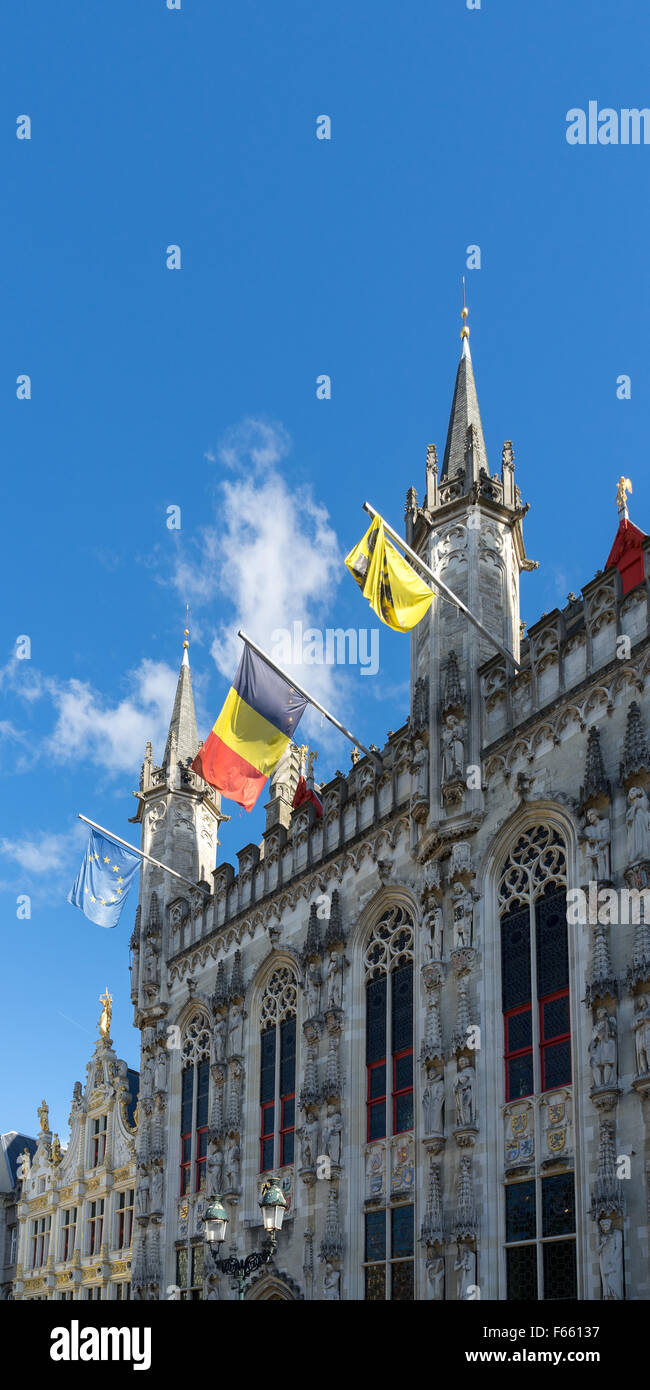 Palazzo Provinciale in piazza del mercato di Bruges Fiandre Occidentali Belgio Foto Stock