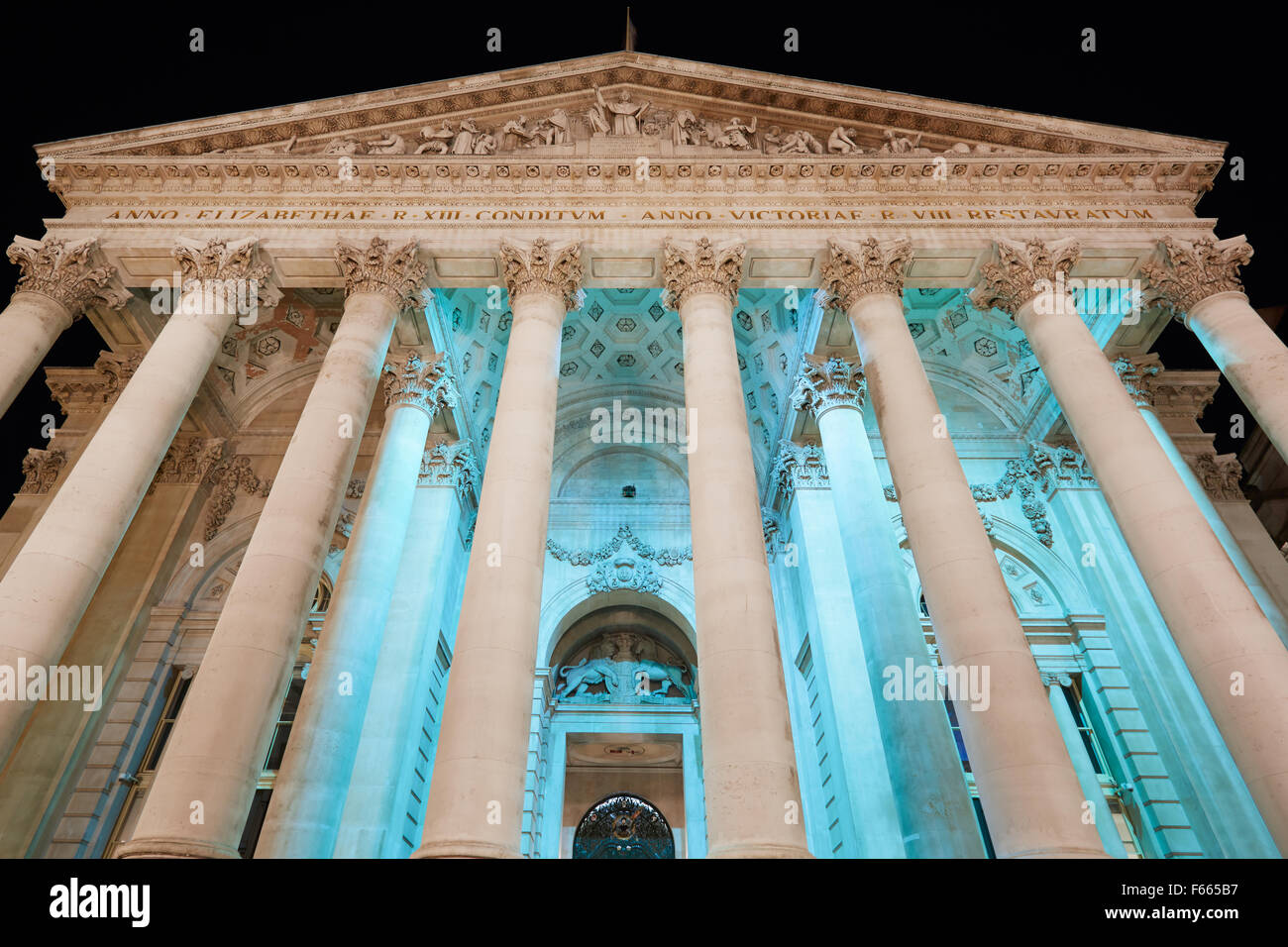 London Royal Exchange, lussuoso centro commerciale facciata di notte Foto Stock