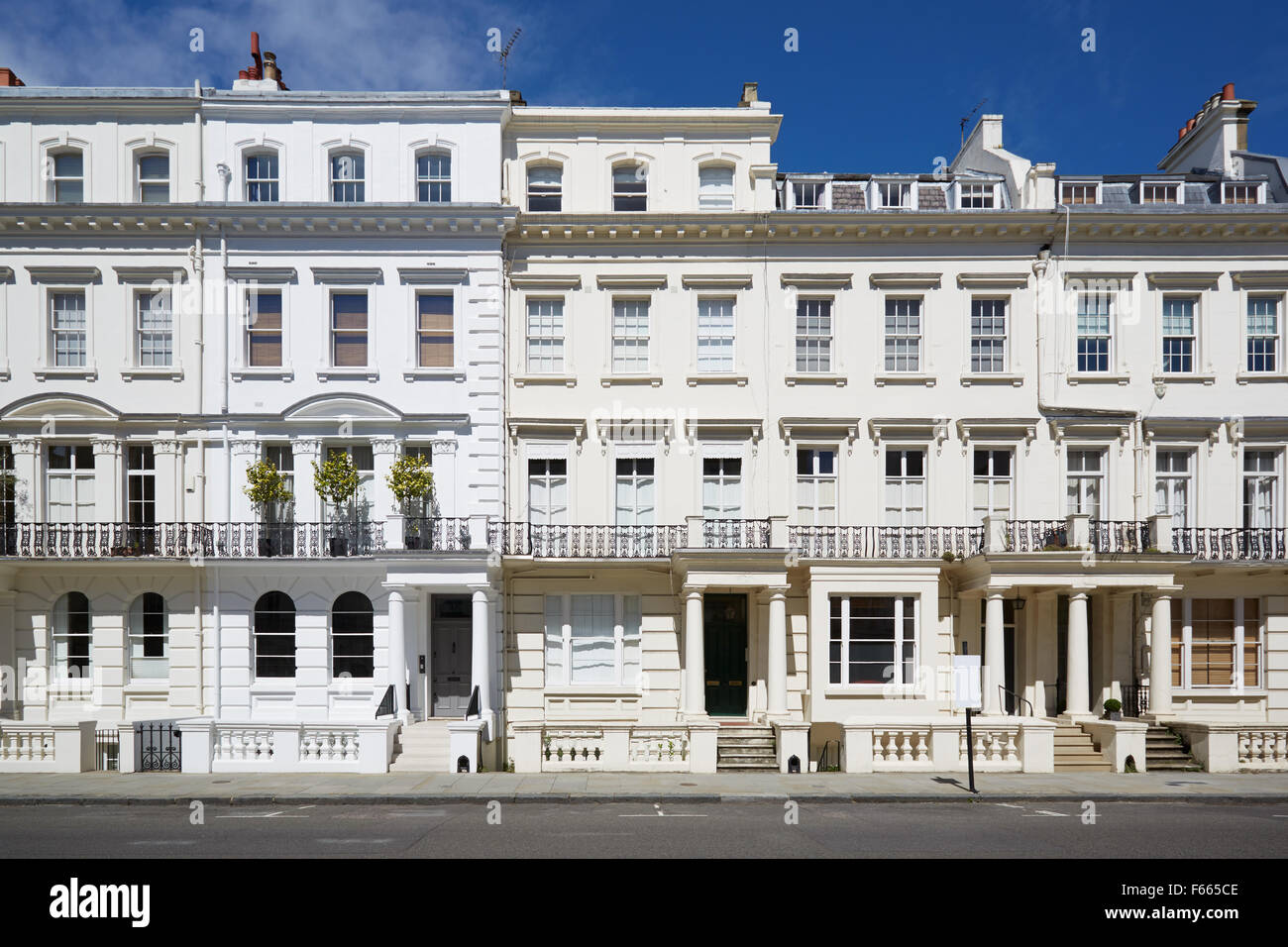 White case di lusso di facciate in London, Kensington e Chelsea architettura Foto Stock