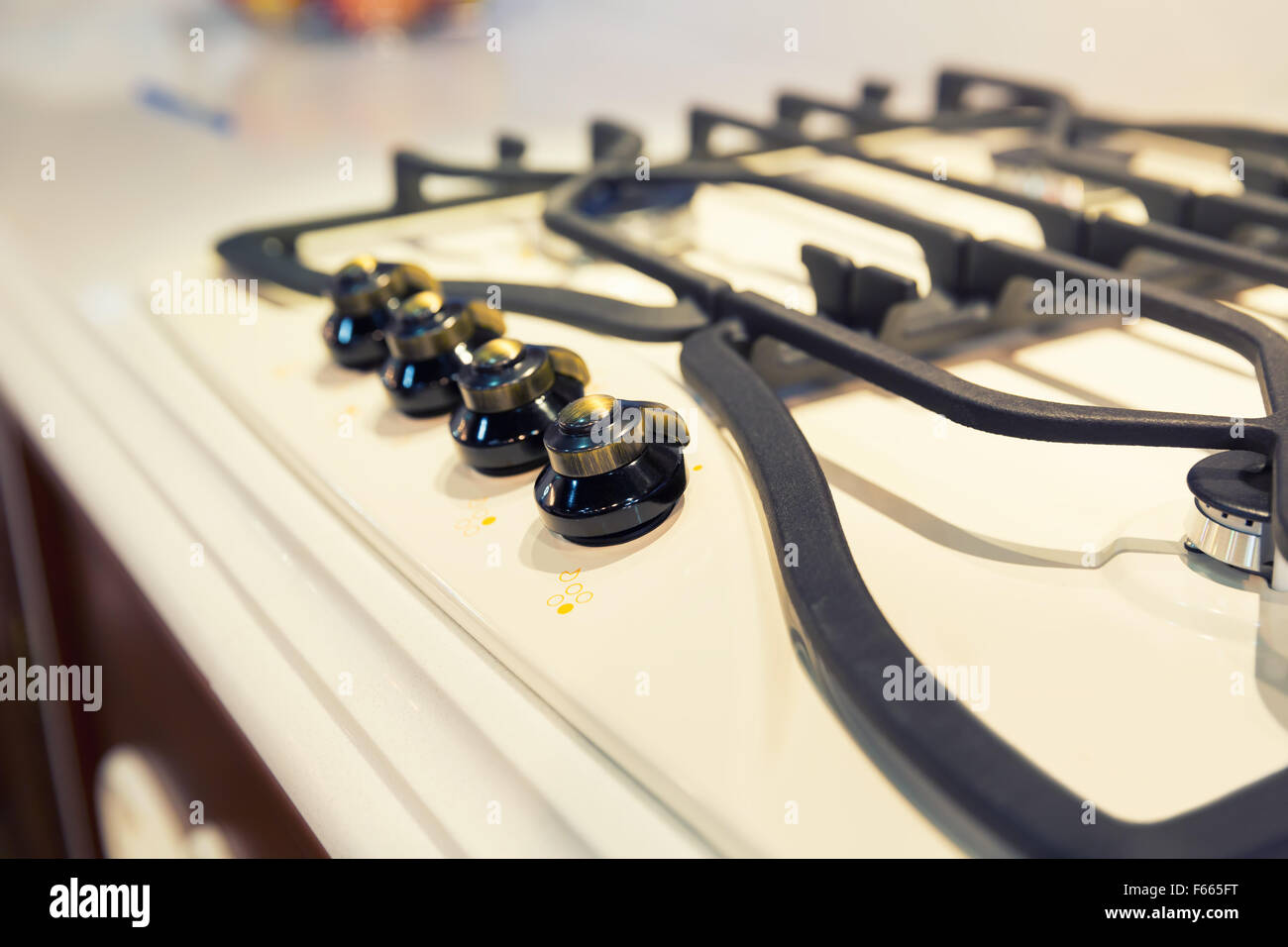 Stufa sul bianco cucina moderna closeup Foto Stock