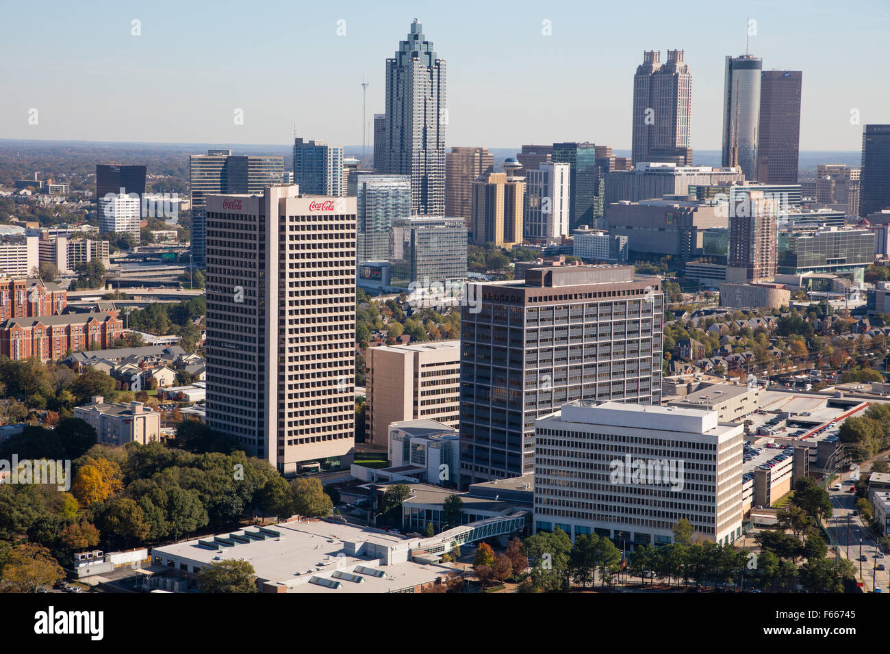 Fotografia aerea di Atlanta, Georgia USA prese il 11/10/2015 che mostra la Coca Cola World Headquarters in primo piano Foto Stock