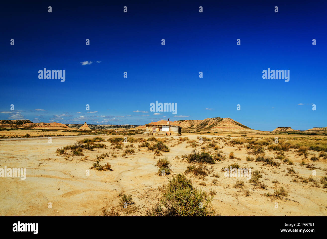 La Bardenas Reales Parco Naturale, un unico semi-deserto paesaggio scompostamente attraverso 42500 ettari nel sud-est della Navarra. Foto Stock