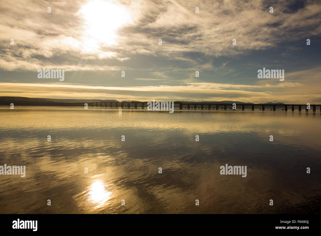 Sunset on tay rail bridge Foto Stock