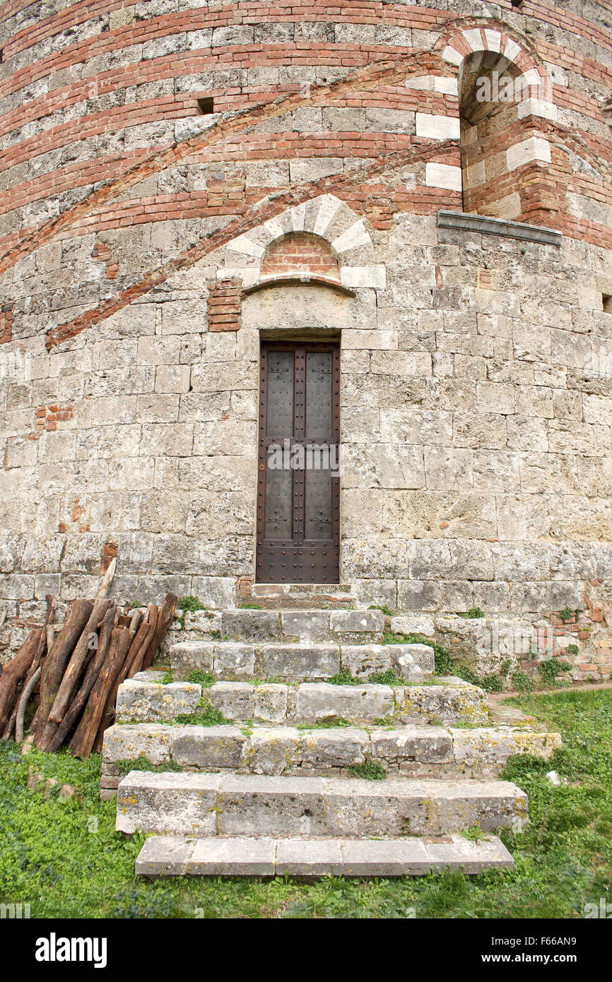 Porta di un antico edificio in Toscana, Italia Foto Stock