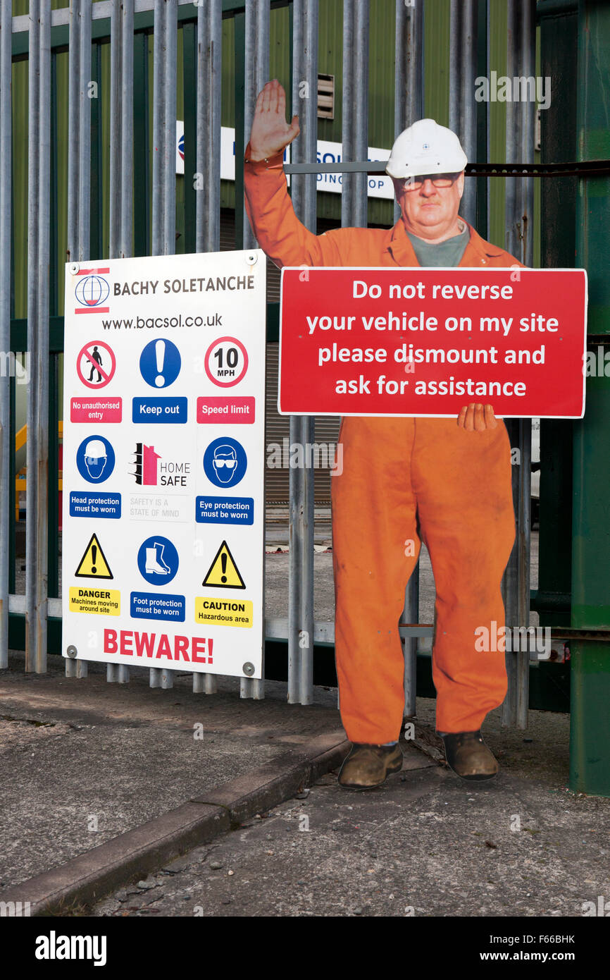 Soletanche Bachy, non invertire il vostro veicolo sul mio sito segno, Wigan Greater Manchester, Lancashire, Regno Unito Foto Stock