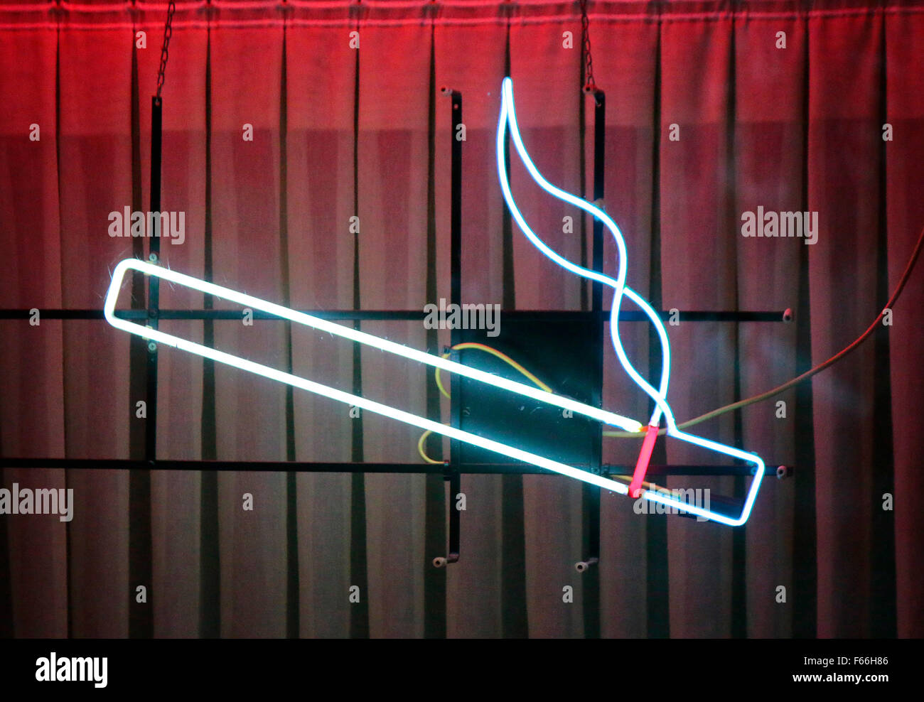 Zigarette Neon-Symbol, Berlino. Foto Stock