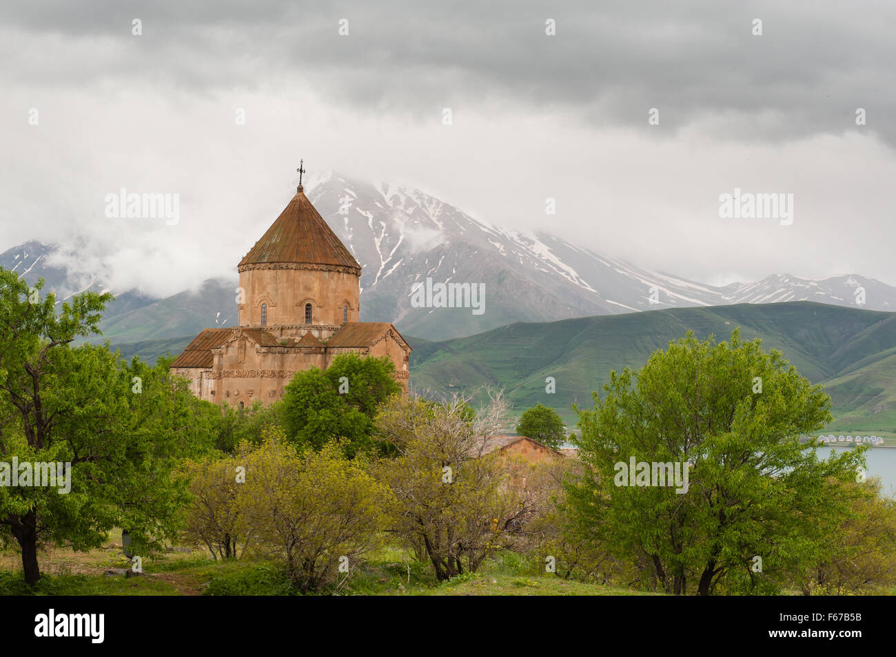 La Cattedrale Armena della Santa Croce sull isola Akdamar. Il lago di Van, Turchia Foto Stock