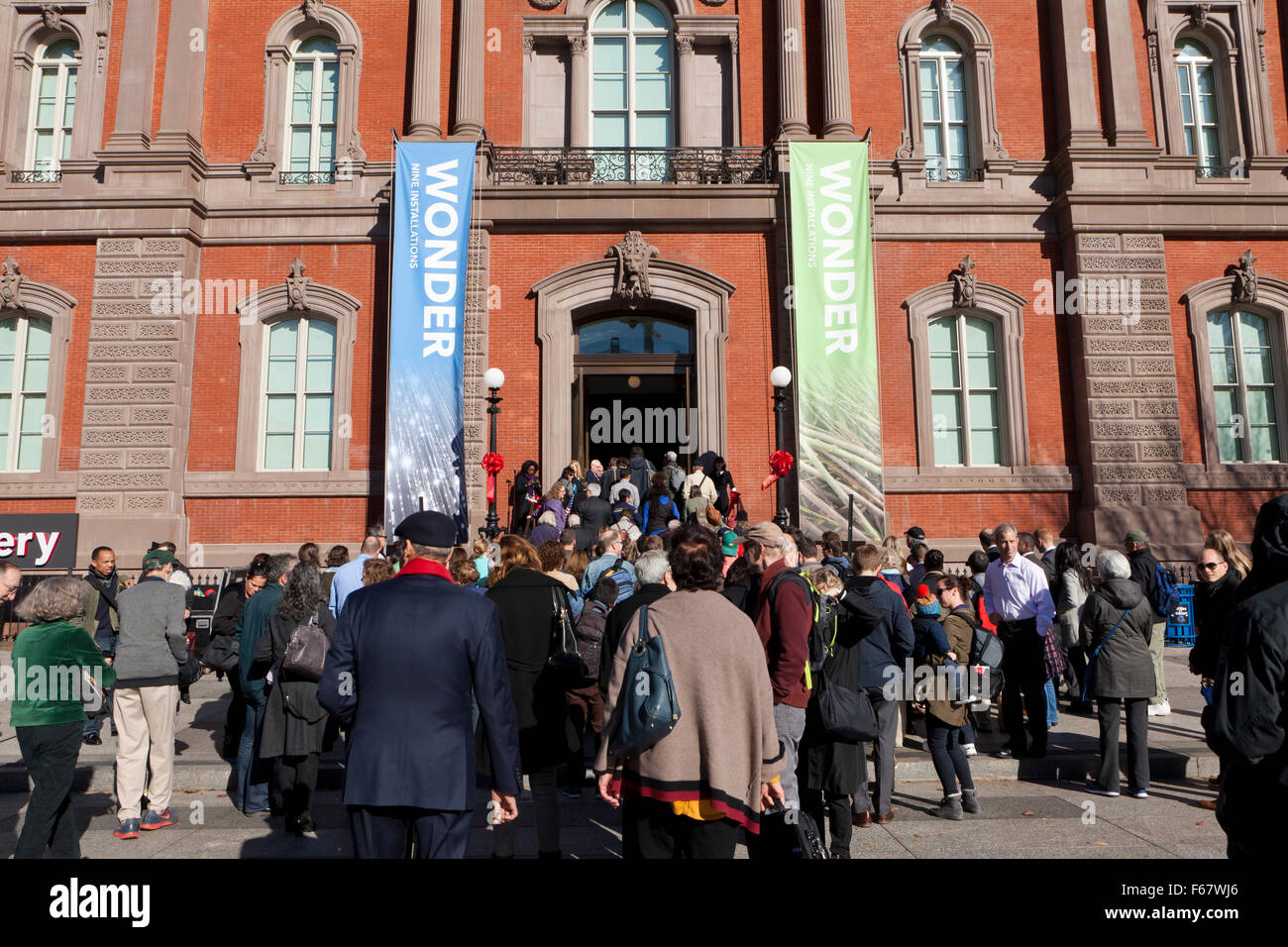 Washington DC, Stati Uniti d'America. 13 Novembre, 2015. Lo Smithsonian American Art Museum di Renwick Gallery, un National Historic landmark building in Washington, DC, riaperto al pubblico dopo due anni, un importante intervento di restauro. Credito: B Christopher/Alamy Live News Foto Stock