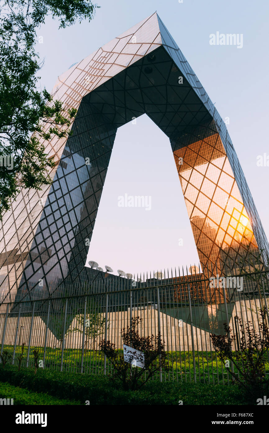 Pechino, Cina - La vista della centrale cinese edificio televisivi nelle ore diurne. Foto Stock