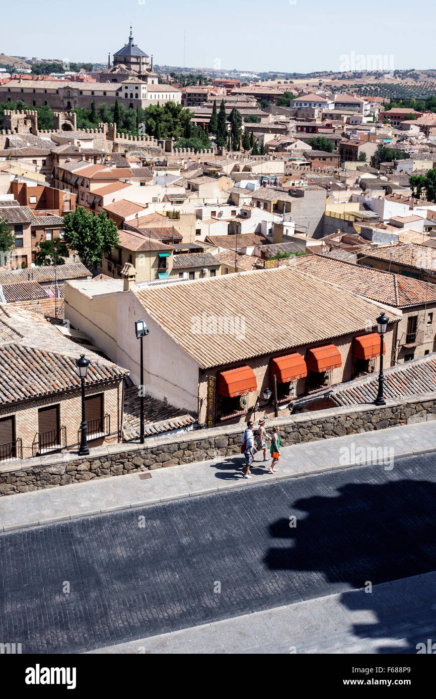 Toledo Spagna,Europa,Spagnolo,Sito Patrimonio Mondiale dell'Umanita' Ispanico,tetti,vista,skyline,Hospital de Tavera,cupola,vista aerea dall'alto,Calle Gerardo L. Foto Stock