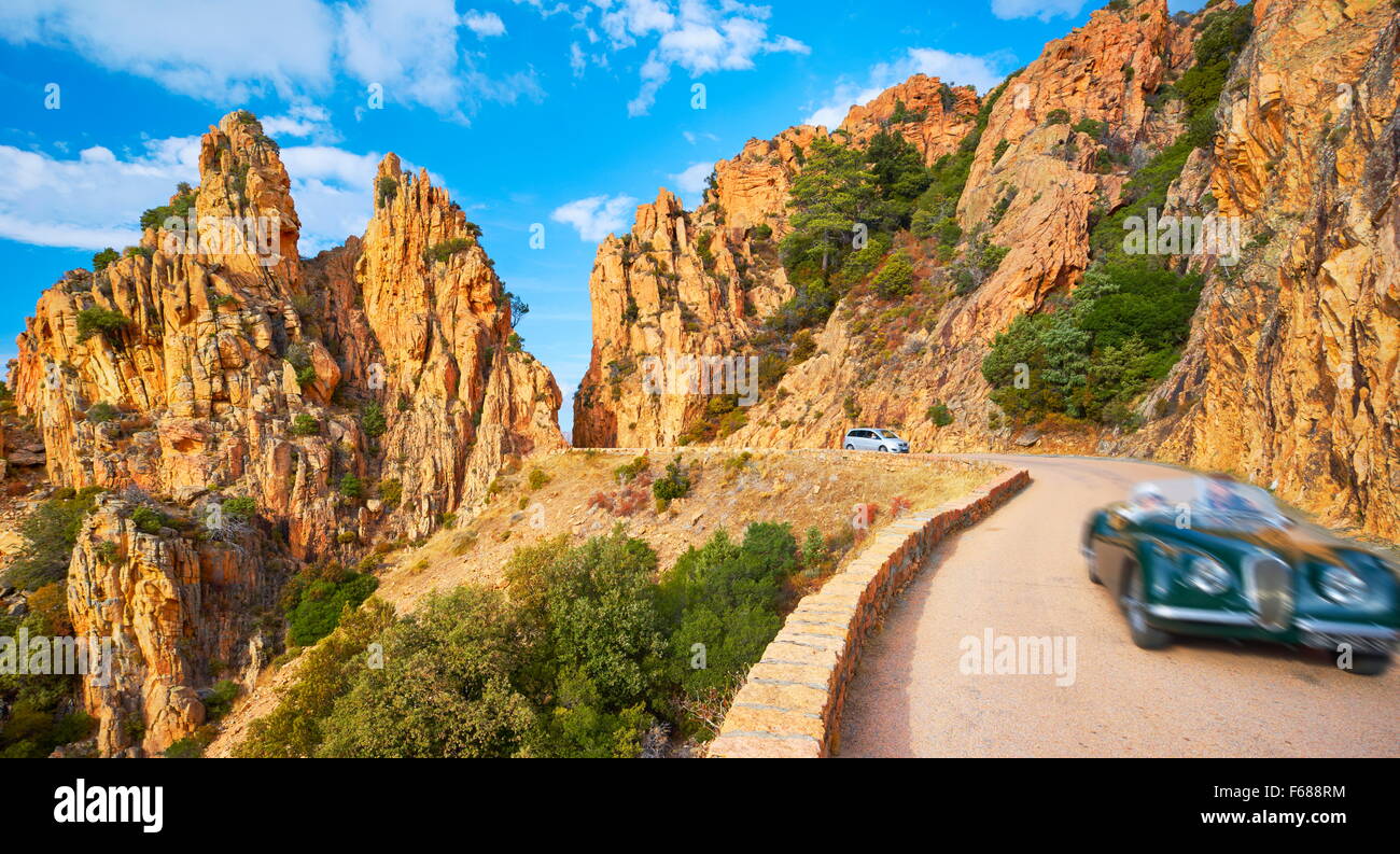 Montagne strada attraverso i Calanches de Piana, Golfe de Porto, Corsica, Francia, UNESCO Foto Stock